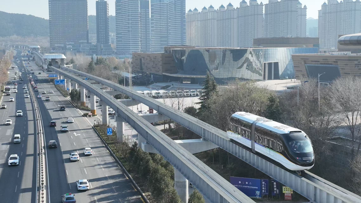 地铁通泉城|刷屏！云巴开通第一天，车厢里全是举手机的笑脸