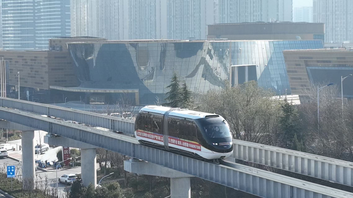 地铁通泉城|刷屏！云巴开通第一天，车厢里全是举手机的笑脸