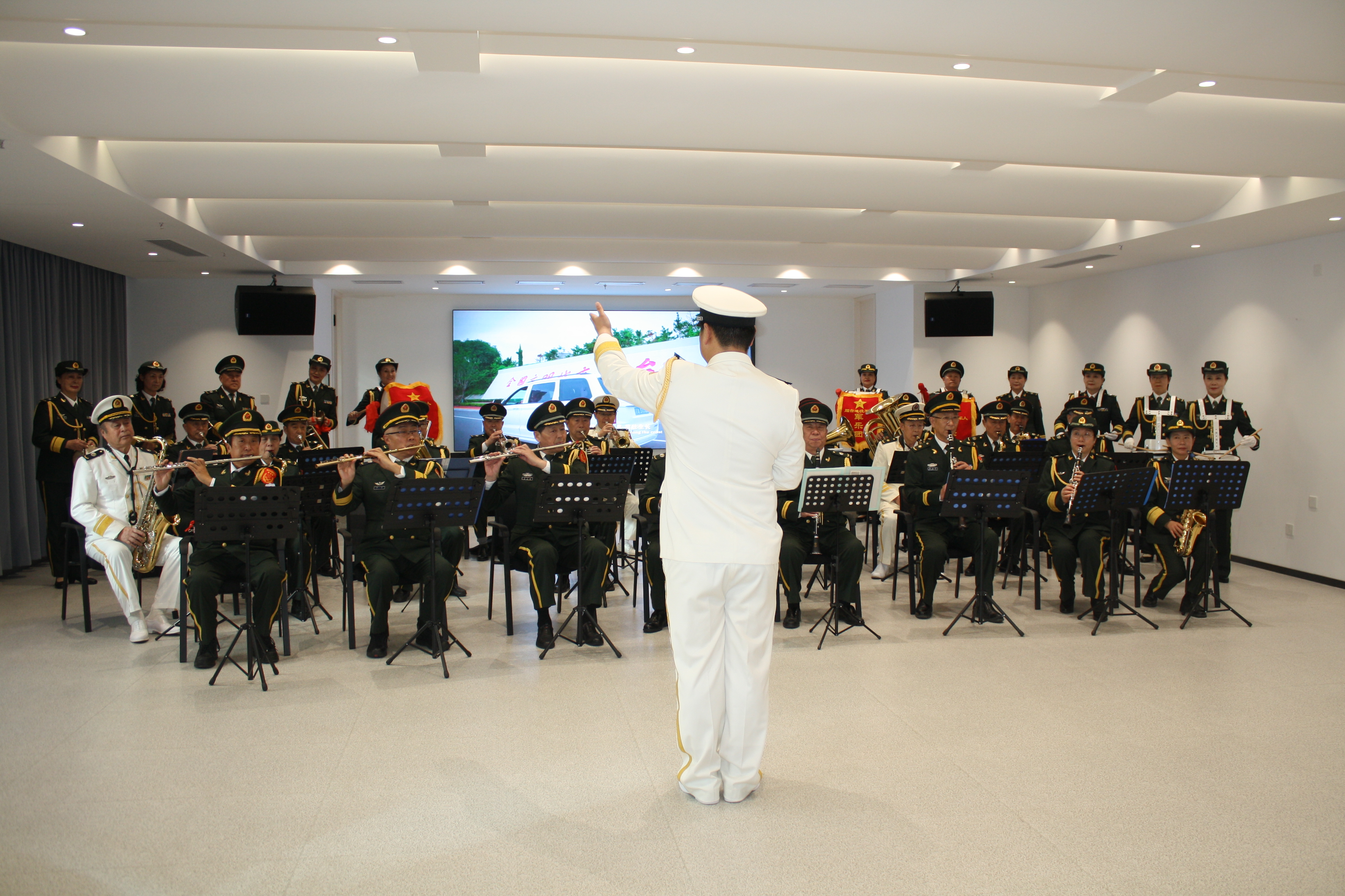 《欢乐的港城》，烟台市退役军人艺术团军乐团原创管乐合奏曲出炉