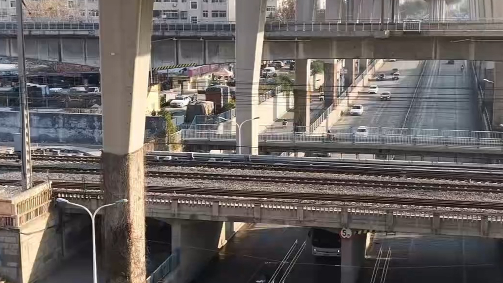 果然视频｜媲美山城的空间魔法！济南五层交通上演真实折叠术