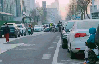 情报站|德州三八路附近一轿车与摩托车相撞，交警已赶到现场处置