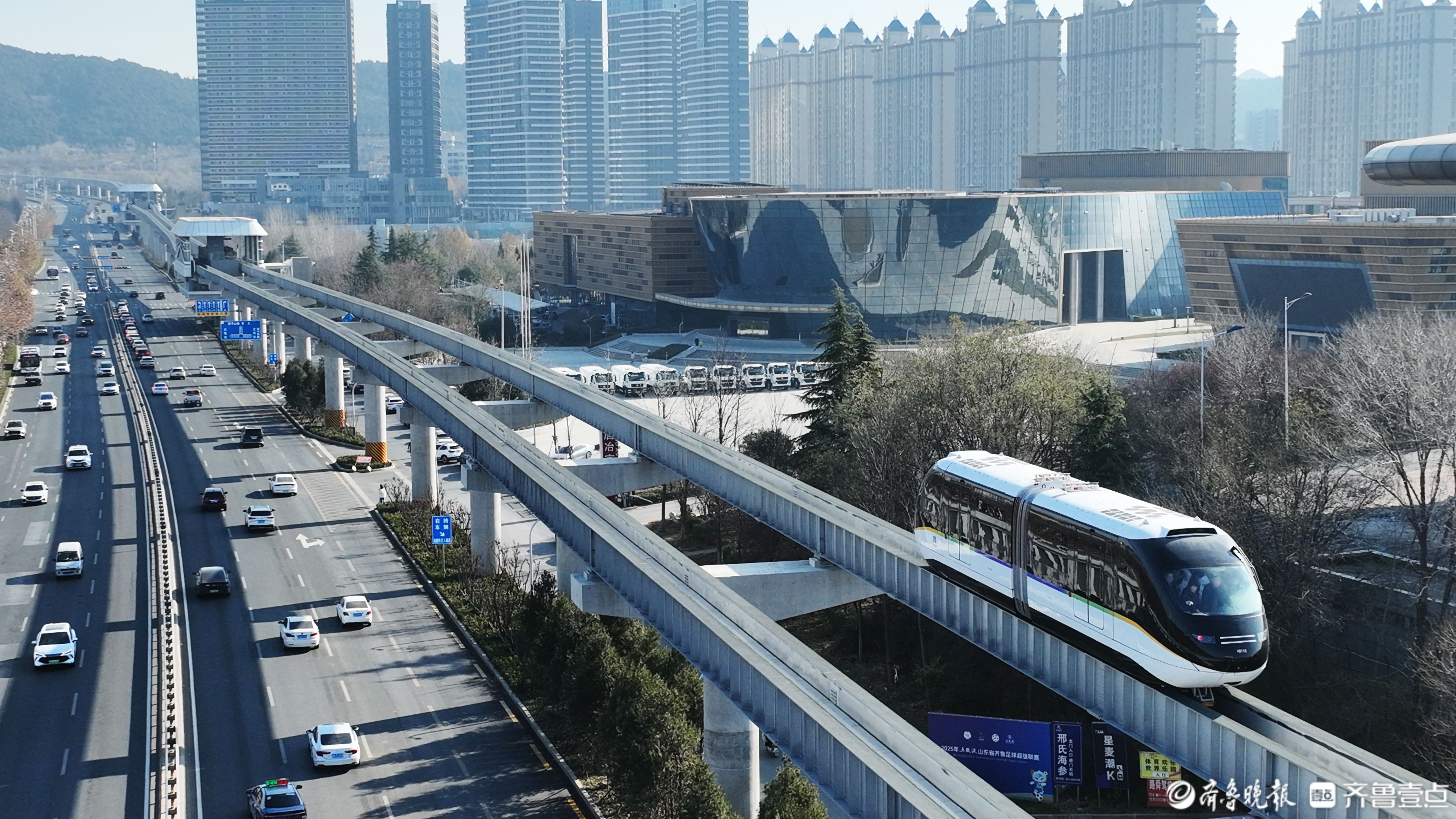 “宝宝巴士”来啦！济南云巴开通首日，市民争相打卡