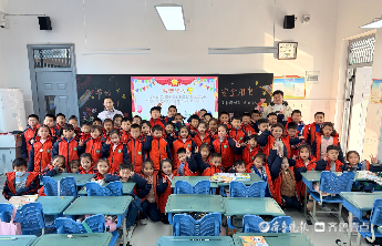 菏泽市第一实验小学一（8）中队“家长进课堂”解锁用电密码