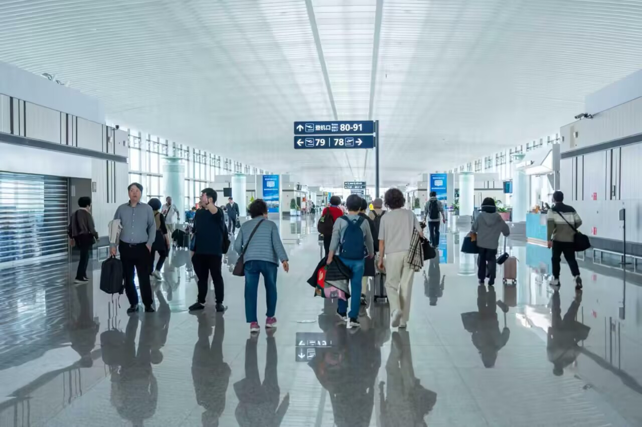 同比增长25.5%，青岛机场国际及地区旅客量突破300万人次