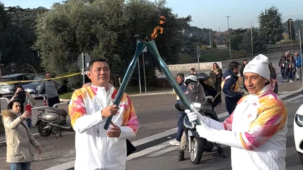 果然视频｜巩晓彬亮相意大利罗马，担任米兰冬奥会火炬手