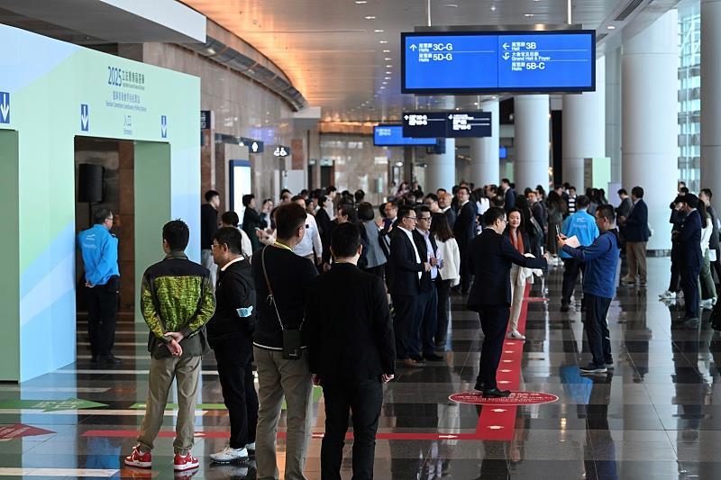 香港特区第八届立法会选举结果出炉，90人当选新一届立法会议员