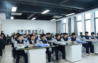 菏泽市万福实验学校承办定陶区高中物理学科同课异构教研活动