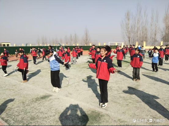 广平镇双庙魏小学开展阳光大课间常态化跳绳活动