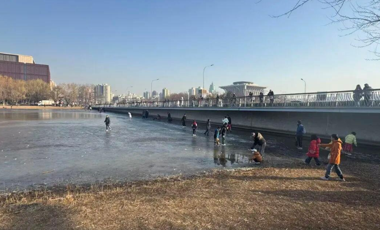 刚上冻就冒险滑“野冰”？紧急提醒