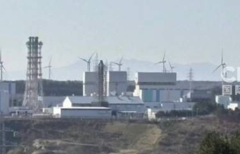 受强震影响，日本一核设施乏燃料池水发生外溢