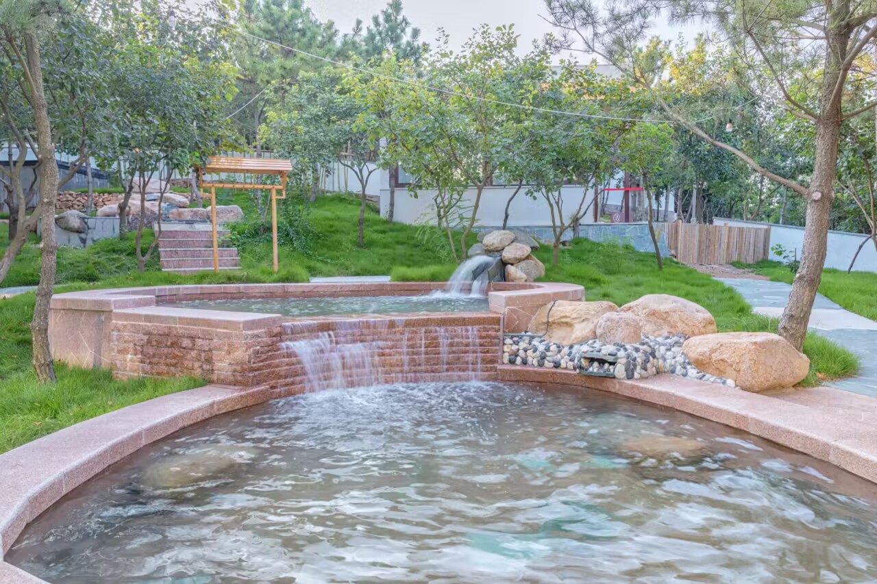 果然财经丨探秘93℃“海洋热泪”！世界级海水温泉的流量密码