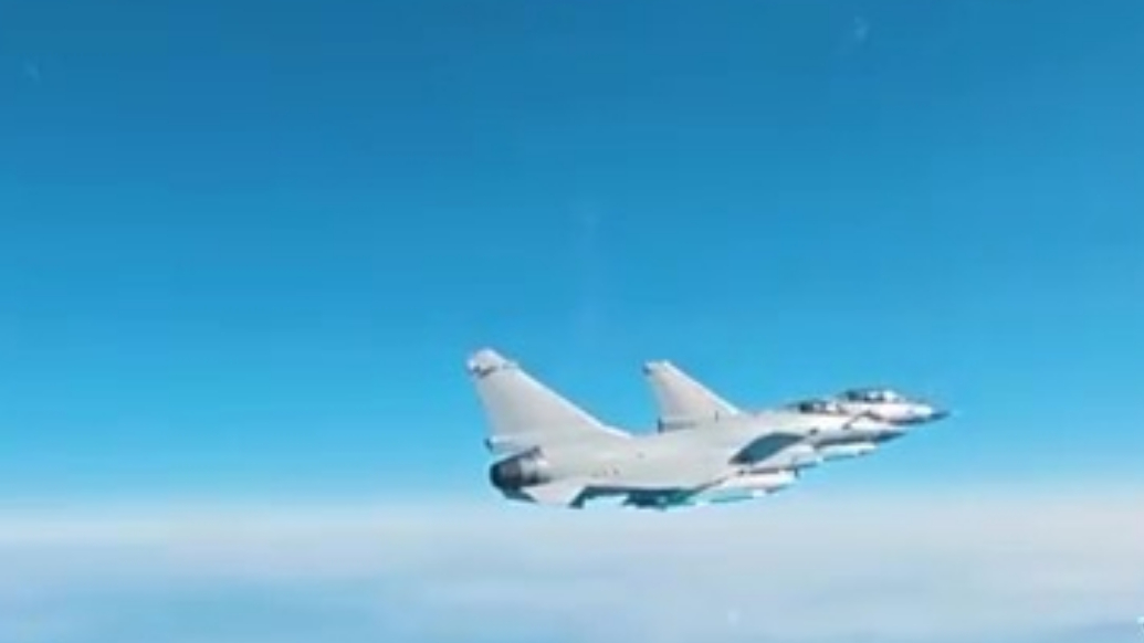 00后飞行员参演！近距缠斗、超视距较量，直击对抗演习现场