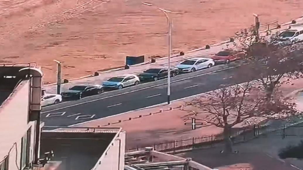 果然视频｜烟台海边泊车多日的皖S“的哥”找到了，交警送上提醒