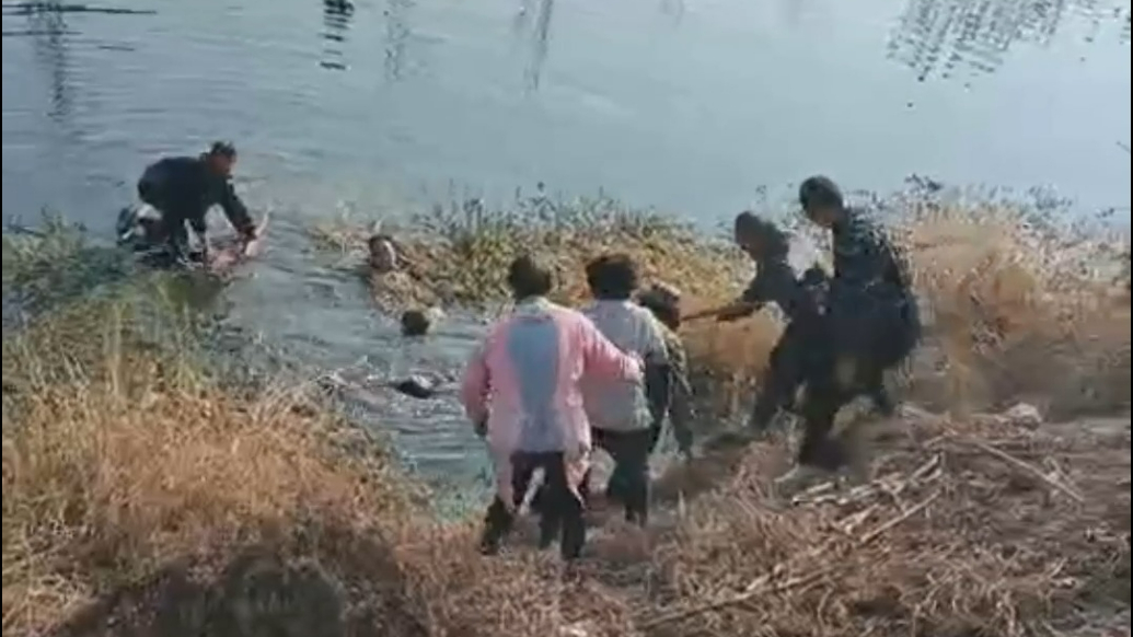 三轮车坠河危急时刻 枣庄泥沟镇干群合力上演生命救援