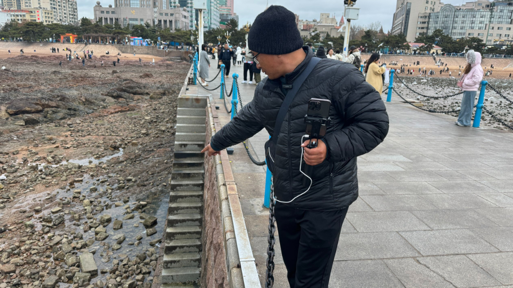 果然视频｜“见死不救？不可能！”直播时听见呼救他立马下海救人