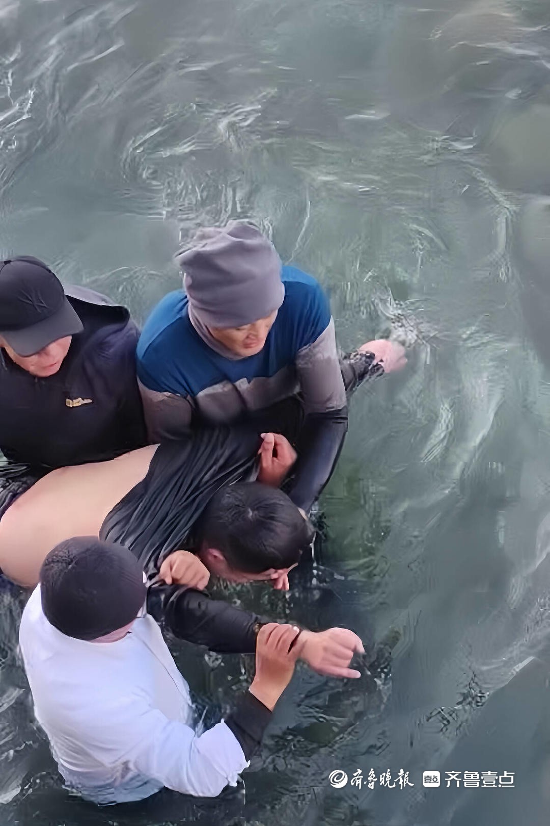 凡人歌｜“海岸护卫队”再出手！栈桥四勇士“纵身四跃”寒海救人