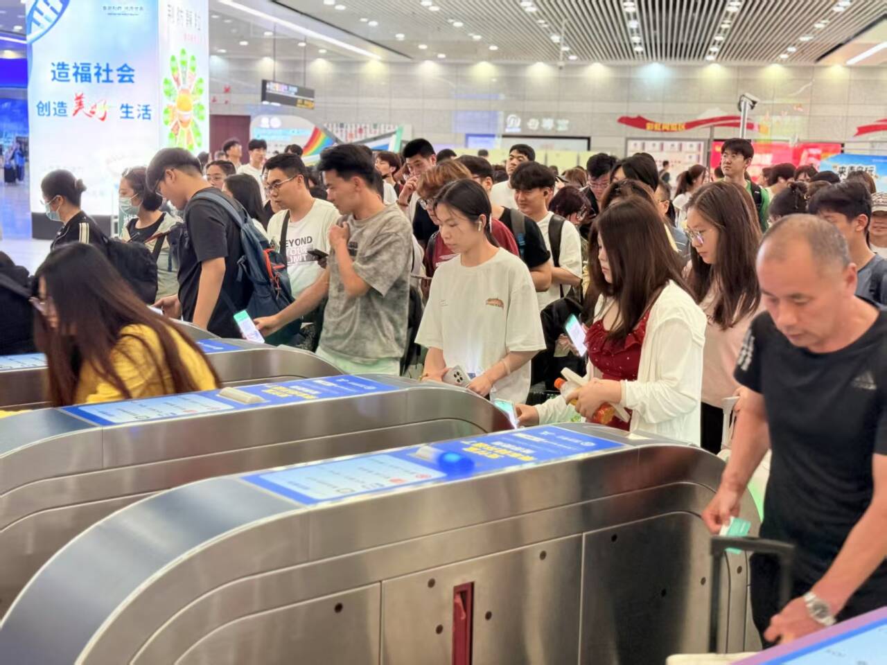  “三民”活动丨青岛公交地铁“两网融合”交出暖心民生答卷