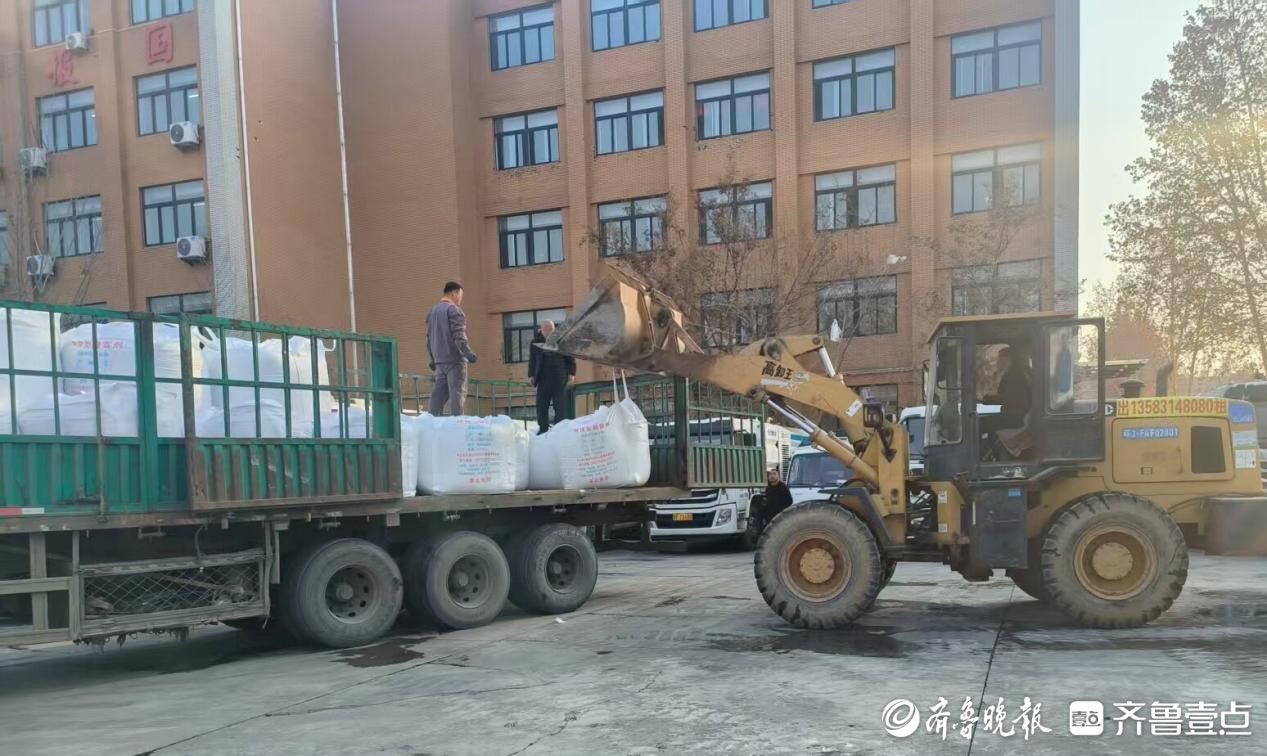 筑牢出行“防护屏障”，长清城管“硬核备战”今冬首场降雪