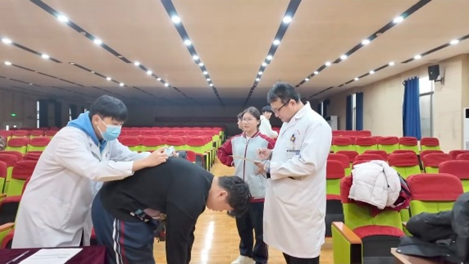 守护青春脊梁，临沂鲁州高级中学开展脊柱侧弯筛查