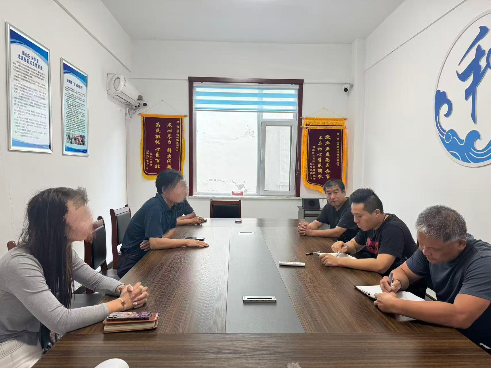 人民调解丨晒粮广场停车引网络“口水仗”，人民调解解开邻里心结