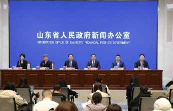 在山东，一粒小麦能做成600多种产品，一棵牡丹可加工成260余种产品