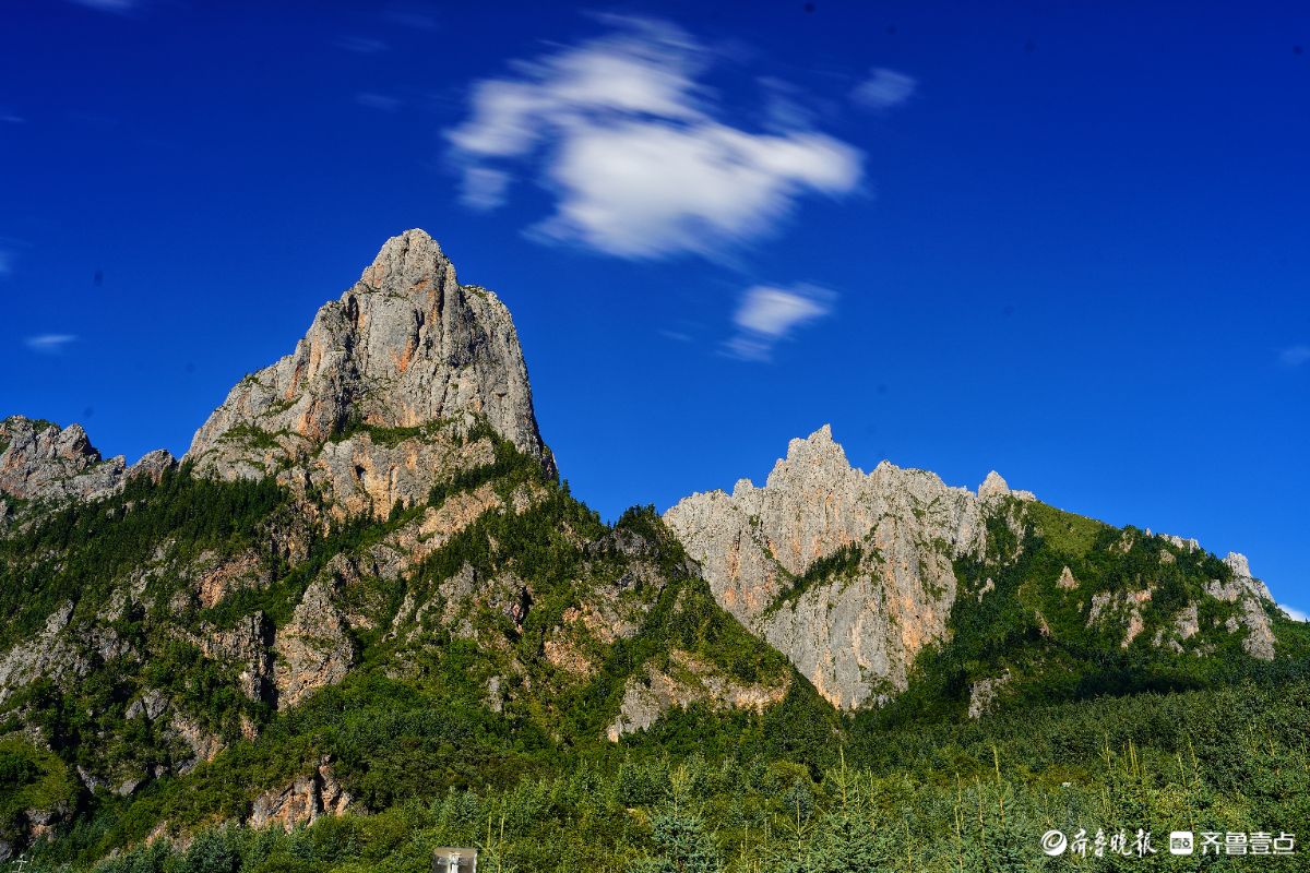 蓝蓝的天上白云飘