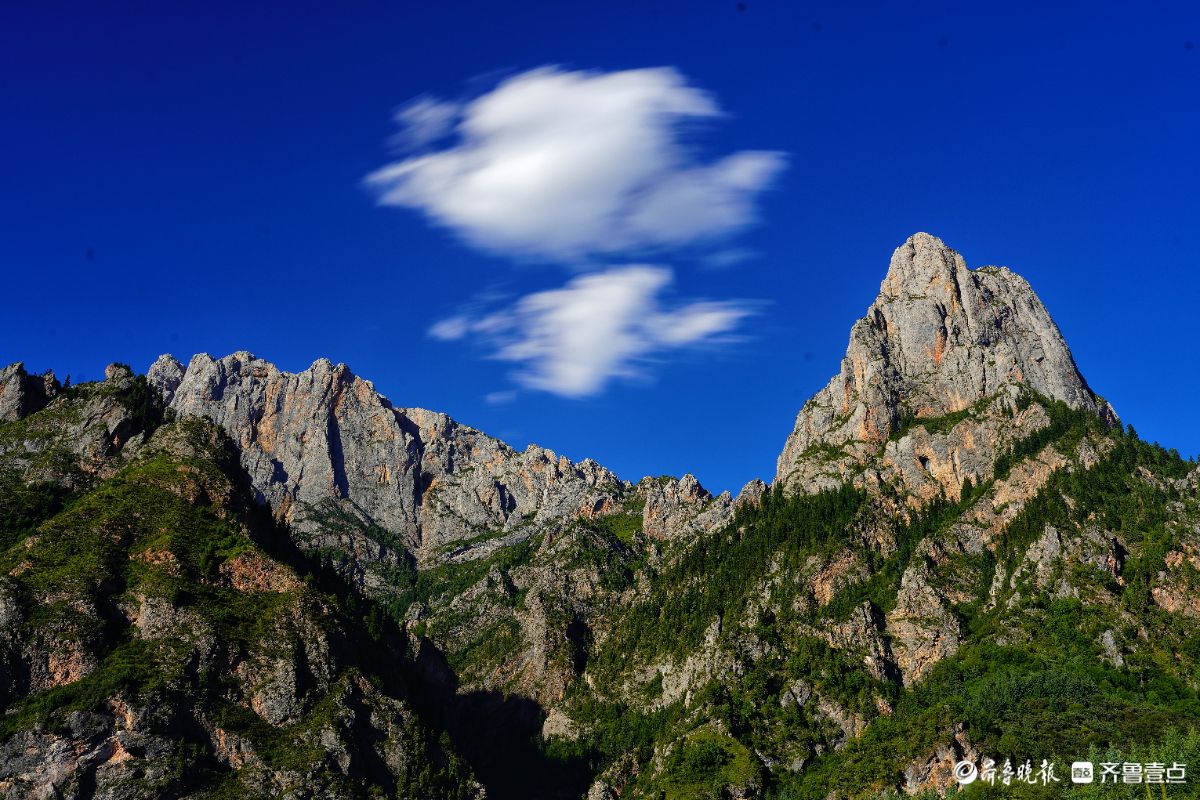 蓝蓝的天上白云飘