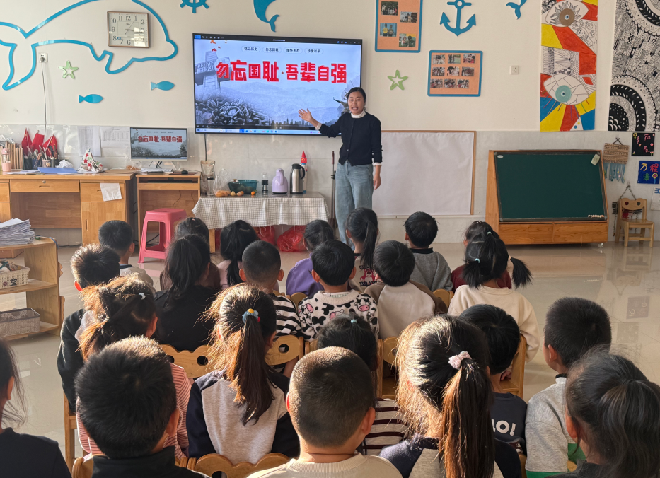 利津县盐窝镇中心幼儿园：小小心灵忆先烈，浓浓深情寄和平