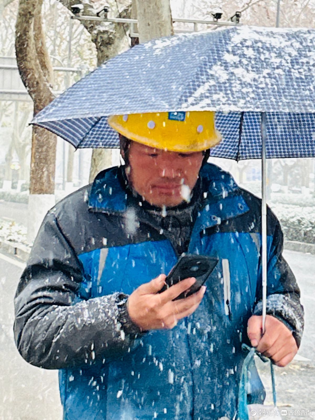 济南降下今冬第一场雪