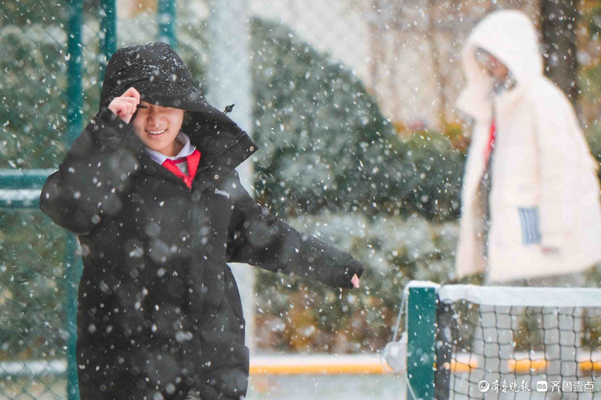 今冬初雪叩访泉城，济外校园秒变冰雪乐园