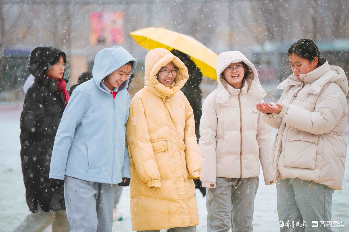 今冬初雪叩访泉城，济外校园秒变冰雪乐园