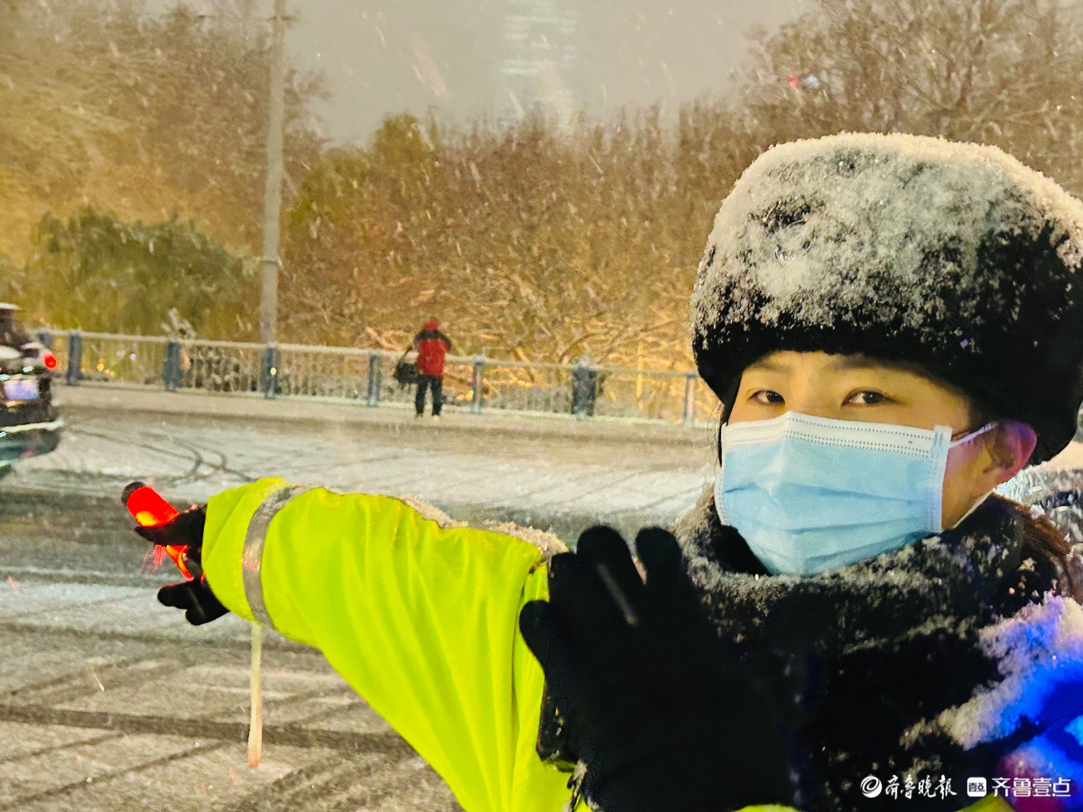风雪中保畅通
