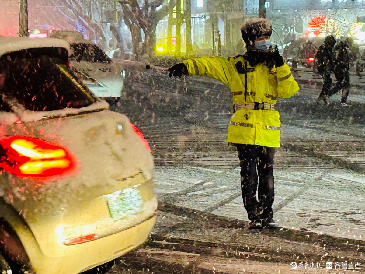 风雪中保畅通