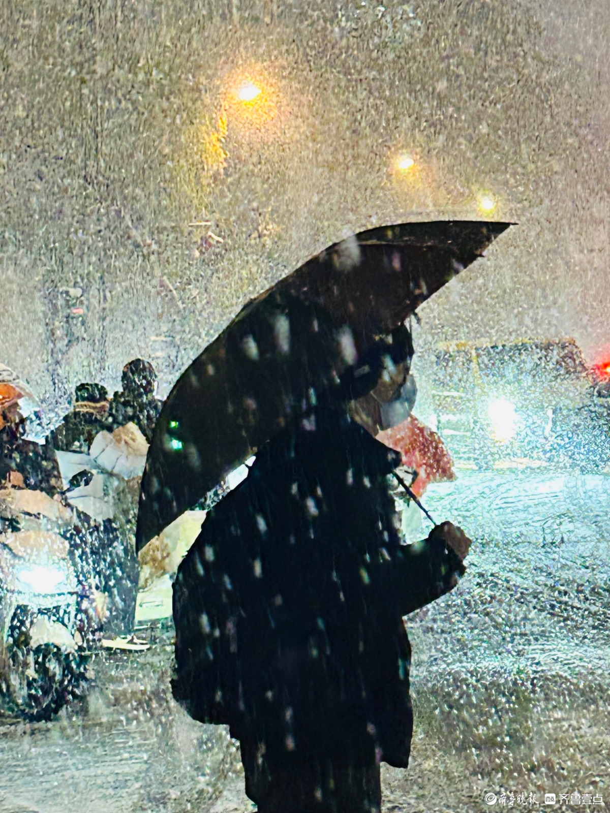 济南这场雪连续下了四个小时仍不停歇