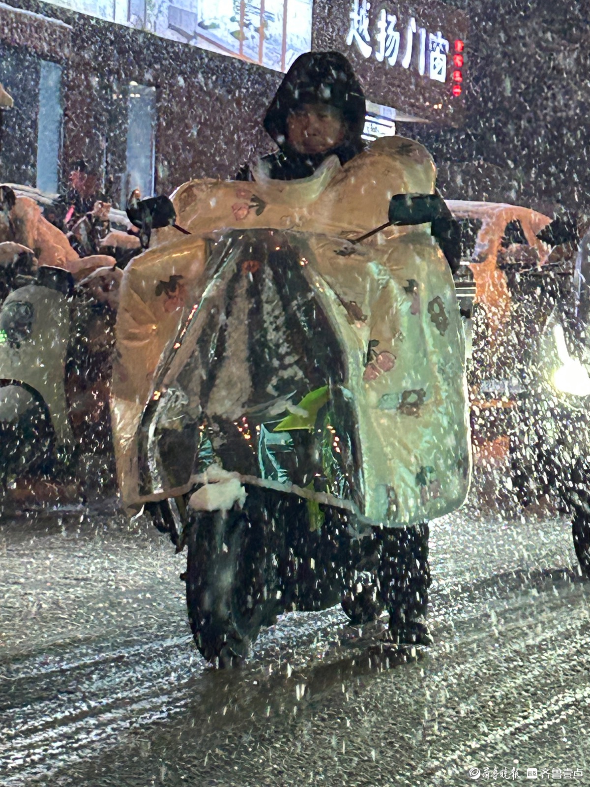 济南这场雪连续下了四个小时仍不停歇