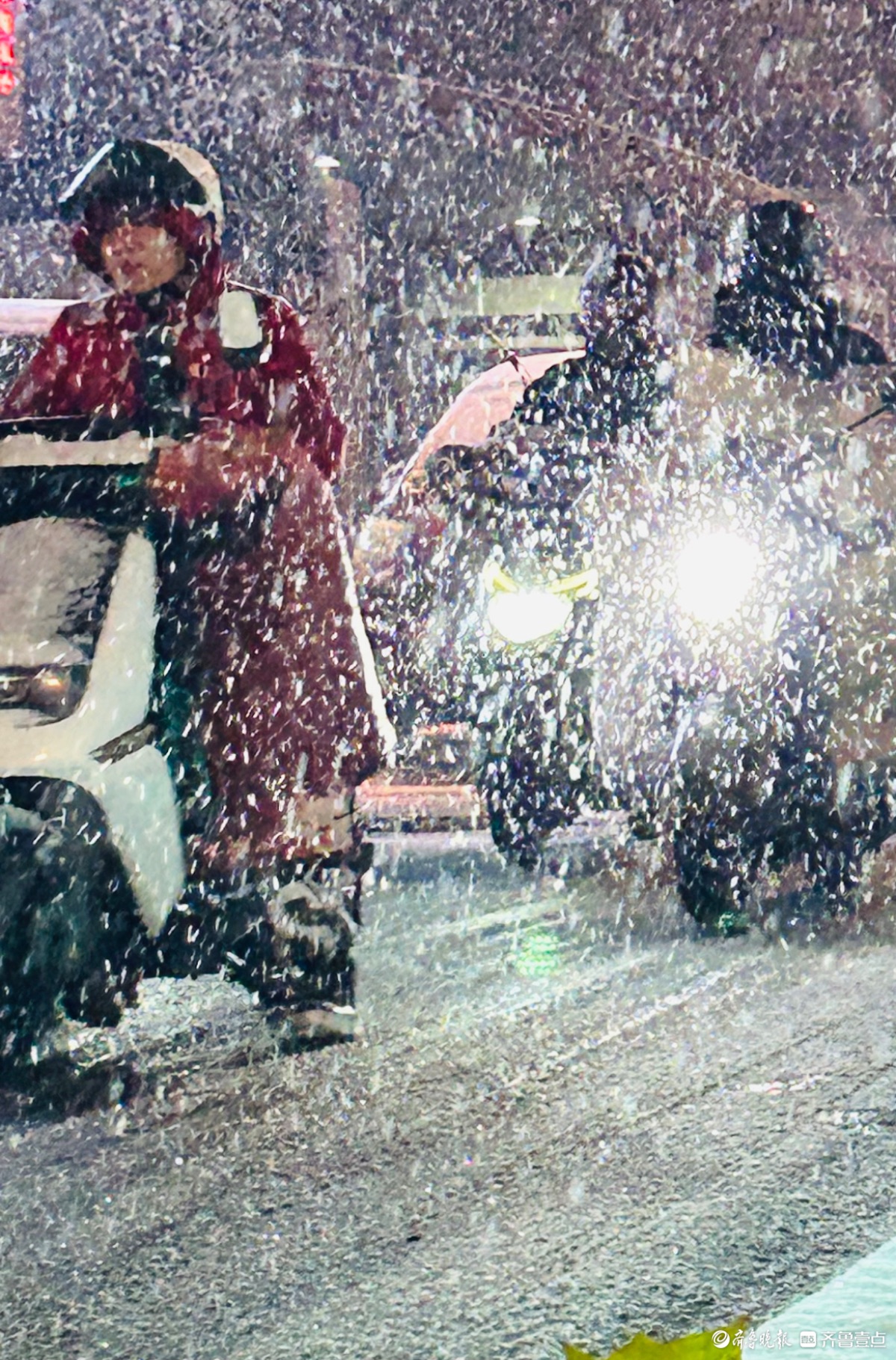 济南这场雪连续下了四个小时仍不停歇