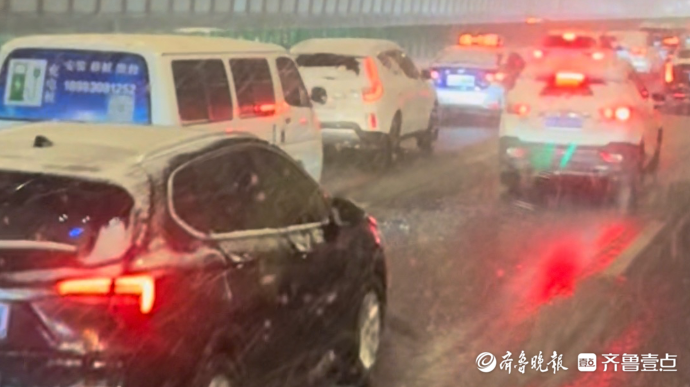 果然视频｜济南北园高架道路暂无明显积雪，车辆正常通行