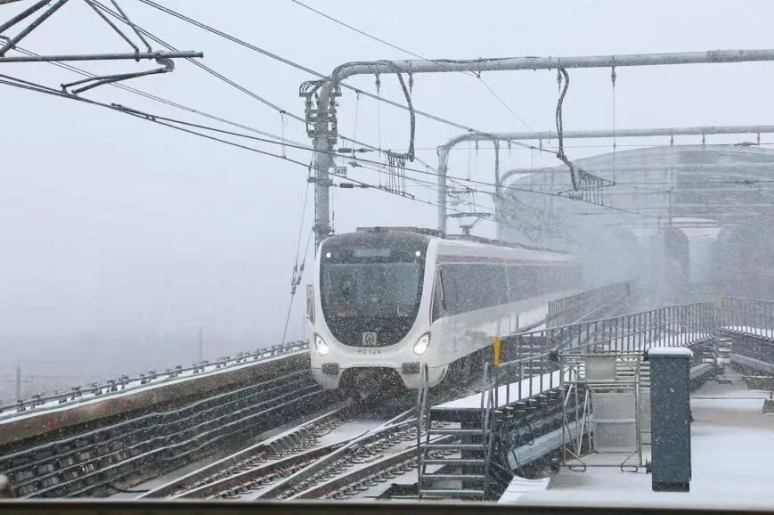 以雪为令，闻雪而动！济南地铁连夜清雪除冰护安全、保畅通