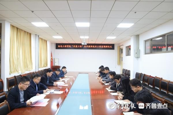 闵祥寨为机电工程学院“青蓝工坊”青年教师成长工作室揭牌