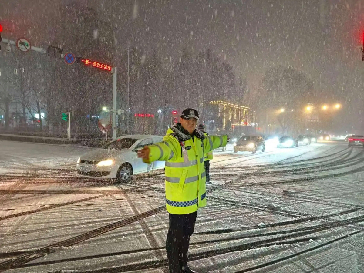 图集｜昨夜今晨的“雪警”