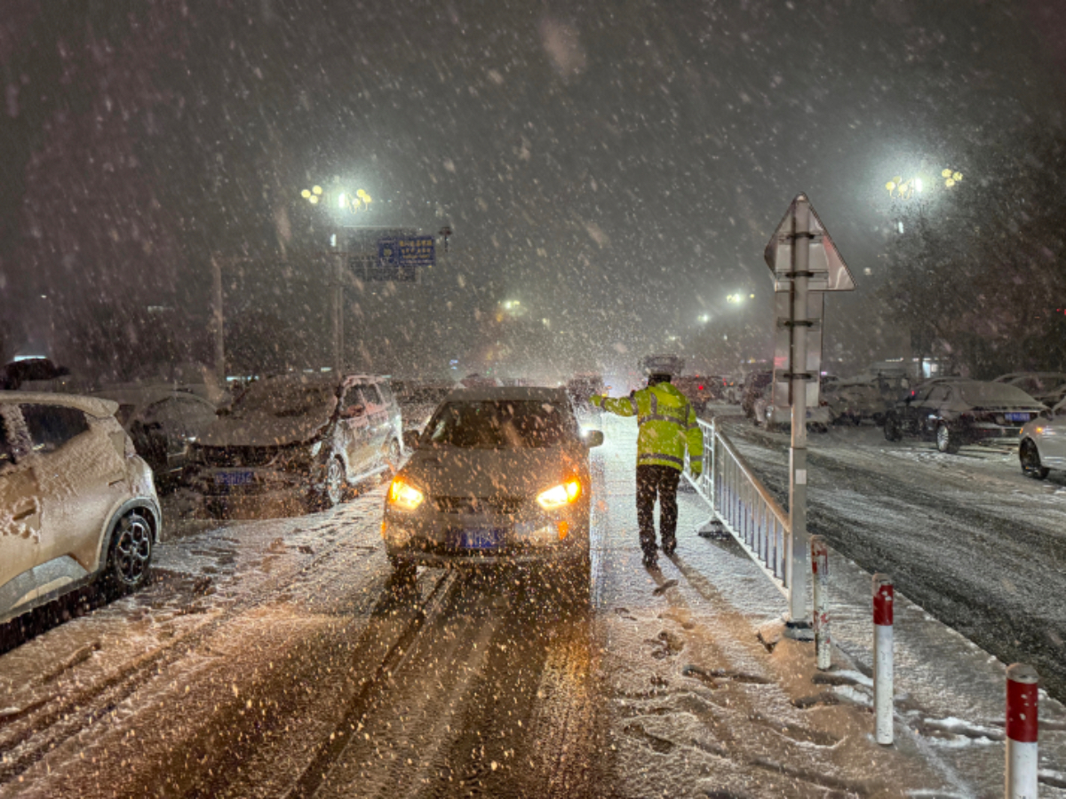 图集｜昨夜今晨的“雪警”