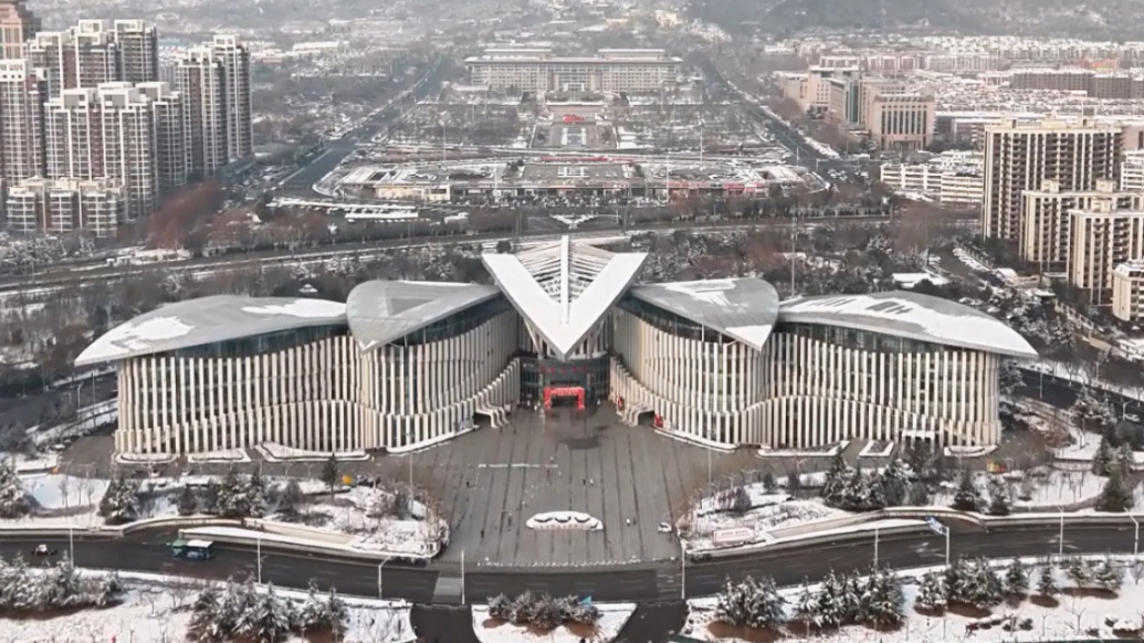 果然视频丨雪停了！航拍视角看泰城美景