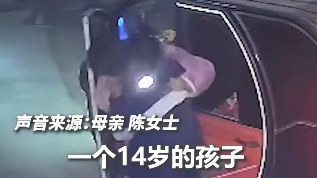 那一刻他不是孩子，而是守护妈妈的“超人”！