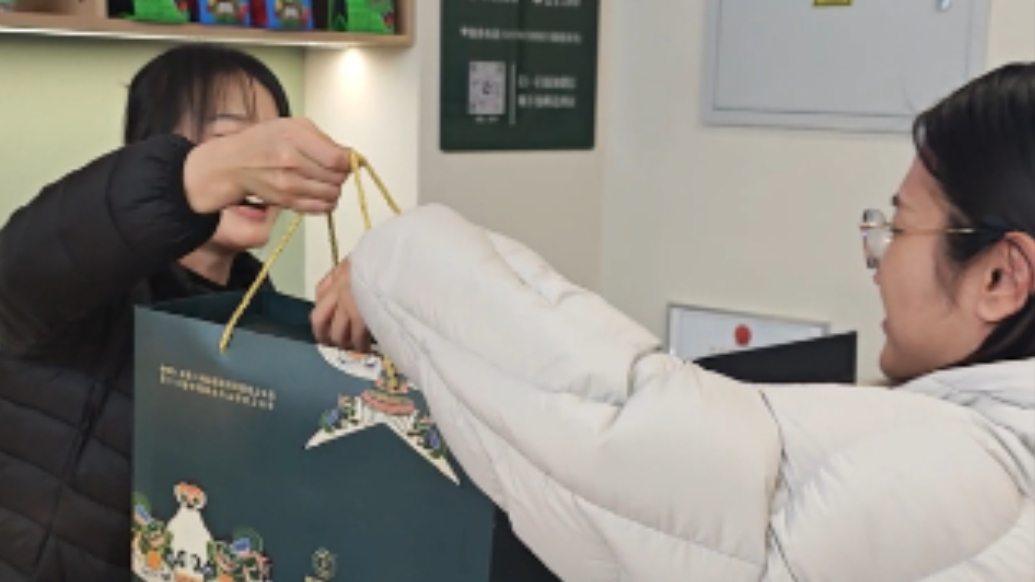 一杯热茶几片萝卜温暖前行，潍坊北站旅客出行享暖心服务