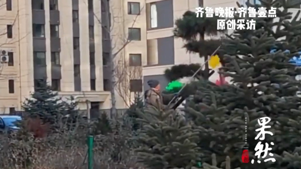 果然视频|刚挂就被撤！大连街头黄红绿三色莲花灯遭吐槽，当地回应