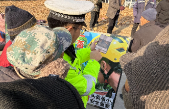 冬季守护|梁山交管大队开展“务工务农”交通安全主题宣传
