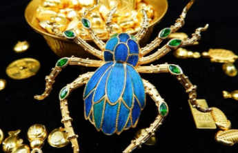 果然财经|非遗手作屡获大奖，她却说都是“抄”来的