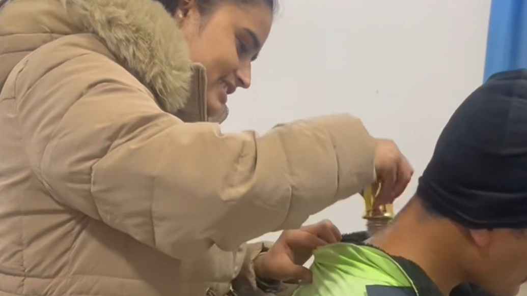 果然视频丨艾草锤“出海”！中医文化在尼泊尔实力“圈粉”