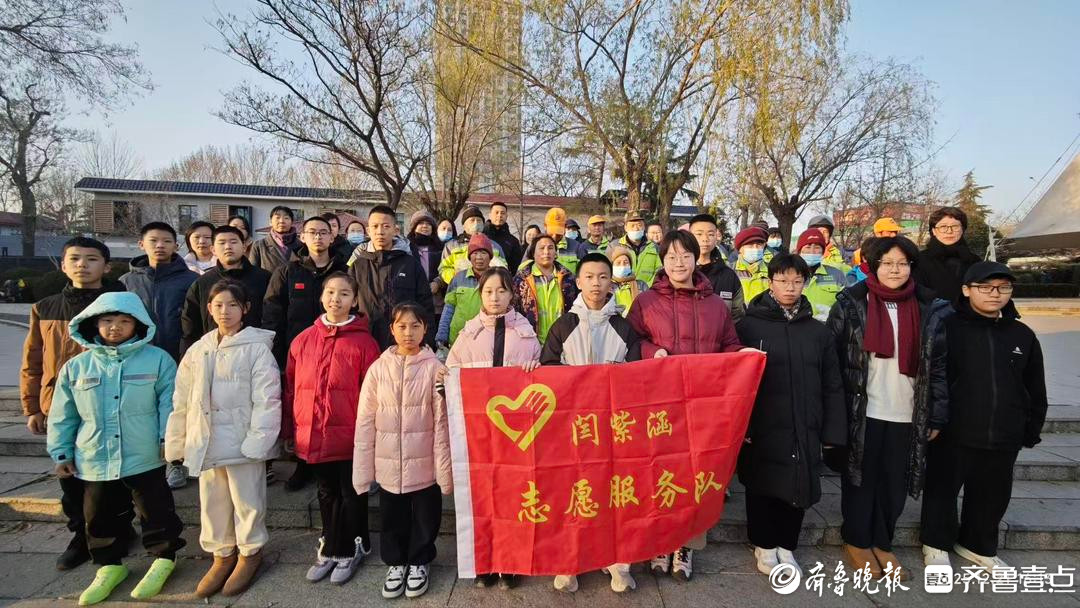 闫紫涵志愿服务队开展“冬至水饺暖人心 致敬环卫工”活动