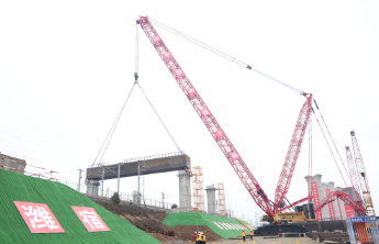 1600吨“红巨人”助力潍宿高铁钢横梁精准落位